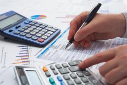 accounting tasks are often outsourced to contractors jelentese magyarul