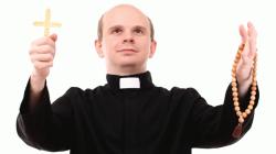 priests jelentese magyarul