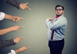 személy szerint németül